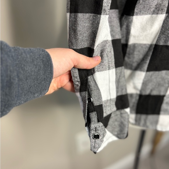 SHEIN Black and White Checkered Top - Picture 5 of 8